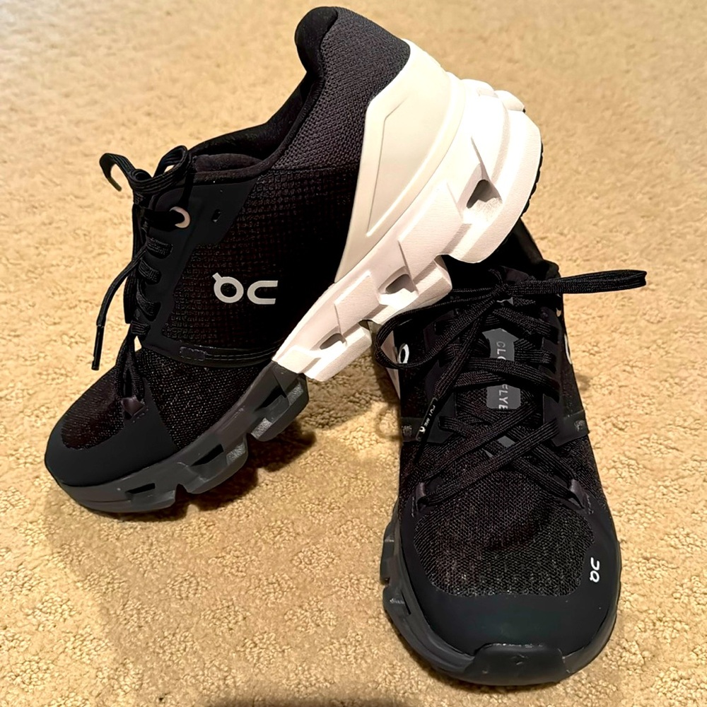 ON CLOUD Womens Cloudflyer 4 (NWOB) Cloudtec technology- Never worn. MINT! 8.0M